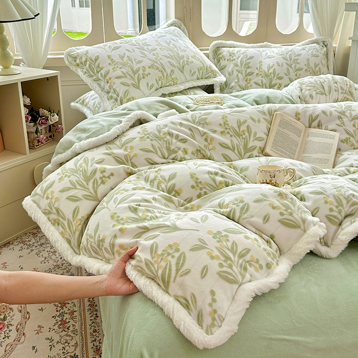 91家纺网 家纺一手货源 找家纺 Mata蔓塔家 2025新款小清新牛奶绒雕花兔毛绒包边四件套 浅草听风