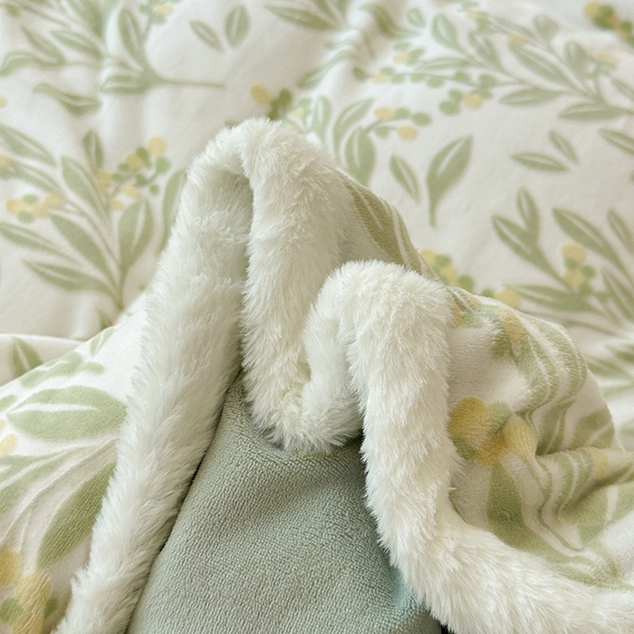 91家纺网 家纺一手货源 找家纺 Mata蔓塔家 2025新款小清新牛奶绒雕花兔毛绒包边四件套 浅草听风