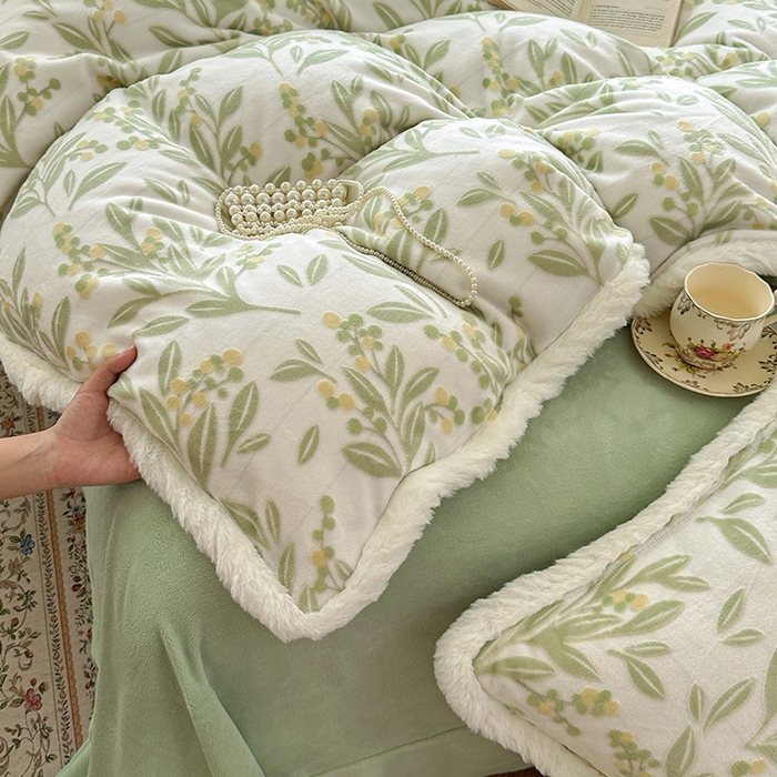 91家纺网 家纺一手货源 找家纺 Mata蔓塔家 2025新款小清新牛奶绒雕花兔毛绒包边四件套 浅草听风