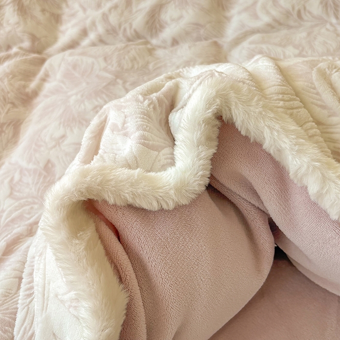 91家纺网 家纺一手货源 找家纺 Mata蔓塔家 2025新款小清新牛奶绒雕花兔毛绒包边四件套 如梦令-豆沙