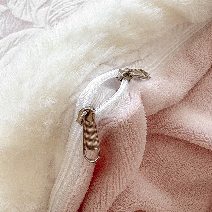 91家纺网 家纺一手货源 找家纺 Mata蔓塔家 2025新款小清新牛奶绒雕花兔毛绒包边四件套 如梦令-豆沙