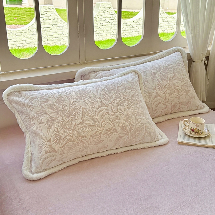 91家纺网 家纺一手货源 找家纺 Mata蔓塔家 2025新款小清新牛奶绒雕花兔毛绒包边四件套 如梦令-豆沙