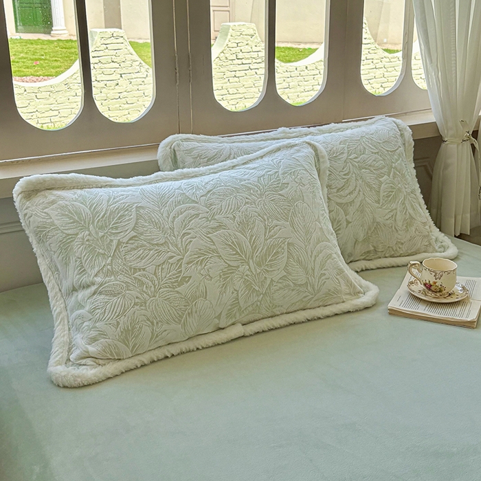 91家纺网 家纺一手货源 找家纺 Mata蔓塔家 2025新款小清新牛奶绒雕花兔毛绒包边四件套 如梦令-绿