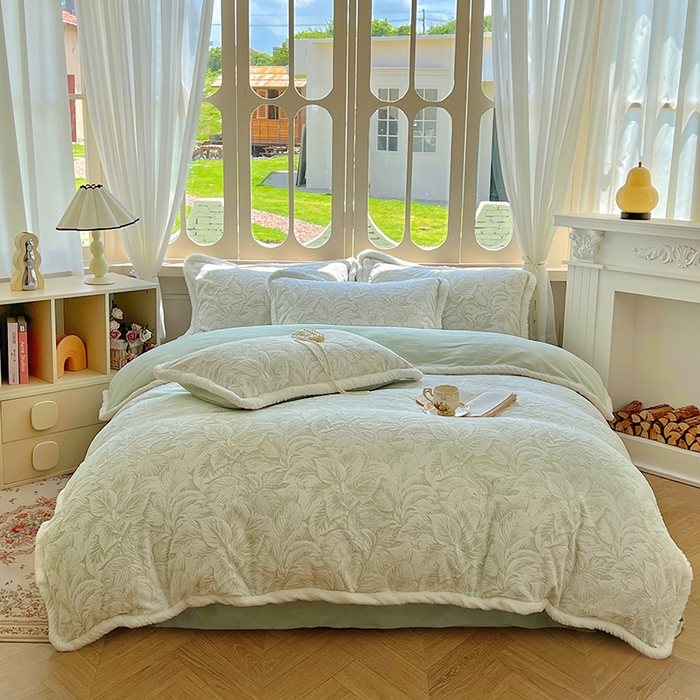 91家纺网 家纺一手货源 找家纺 Mata蔓塔家 2025新款小清新牛奶绒雕花兔毛绒包边四件套 如梦令-绿