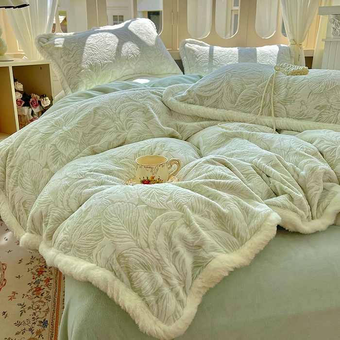 91家纺网 家纺一手货源 找家纺 Mata蔓塔家 2025新款小清新牛奶绒雕花兔毛绒包边四件套 如梦令-绿