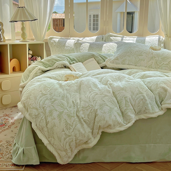 91家纺网 家纺一手货源 找家纺 Mata蔓塔家 2025新款小清新牛奶绒雕花兔毛绒包边四件套 如梦令-绿