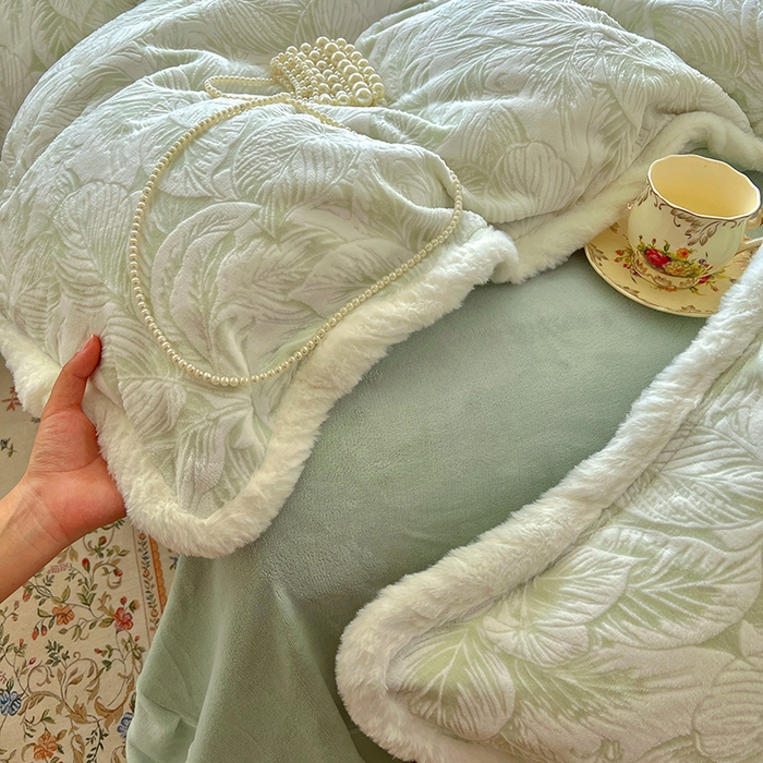 91家纺网 家纺一手货源 找家纺 Mata蔓塔家 2025新款小清新牛奶绒雕花兔毛绒包边四件套 如梦令-绿