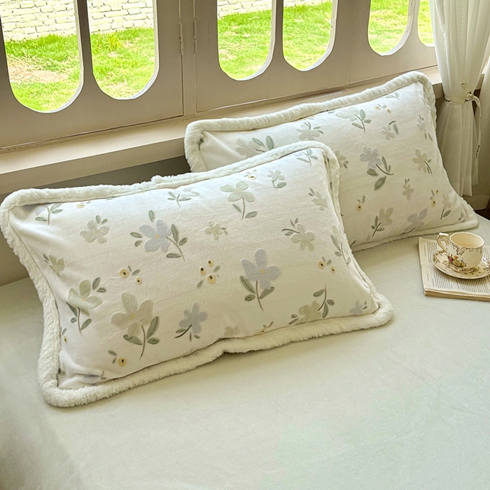 91家纺网 家纺一手货源 找家纺 Mata蔓塔家 2025新款小清新牛奶绒雕花兔毛绒包边四件套 碎花漫语