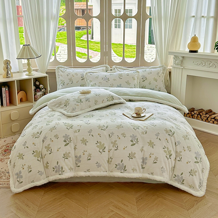 91家纺网 家纺一手货源 找家纺 Mata蔓塔家 2025新款小清新牛奶绒雕花兔毛绒包边四件套 碎花漫语