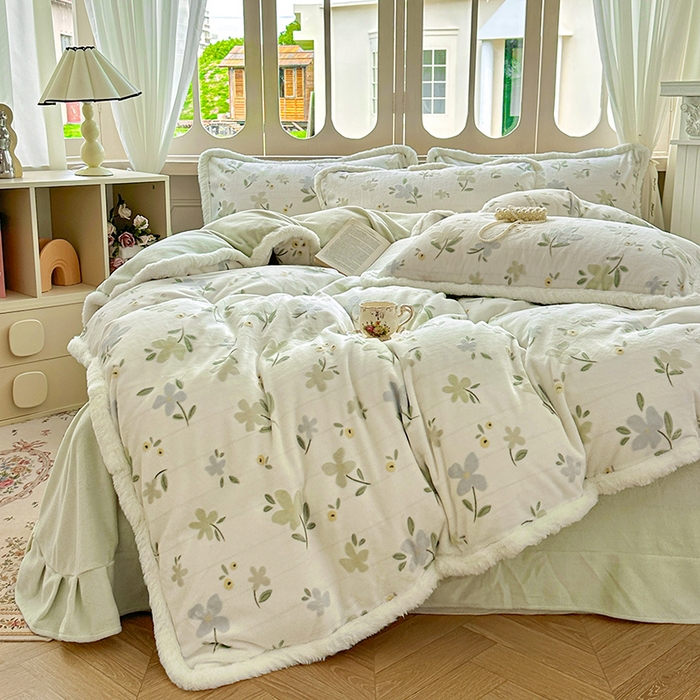 91家纺网 家纺一手货源 找家纺 Mata蔓塔家 2025新款小清新牛奶绒雕花兔毛绒包边四件套 碎花漫语