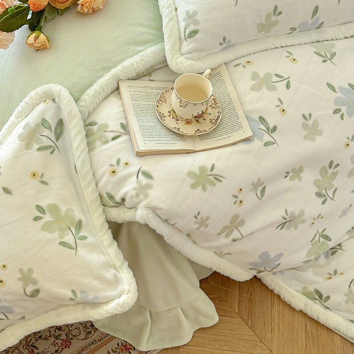 91家纺网 家纺一手货源 找家纺 Mata蔓塔家 2025新款小清新牛奶绒雕花兔毛绒包边四件套 碎花漫语