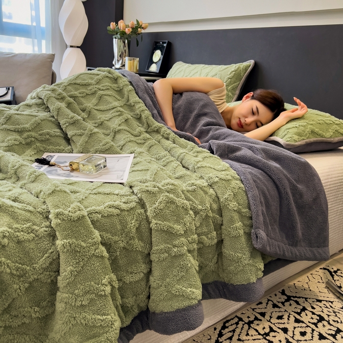 91家纺网 家纺一手货源 找家纺 （总）云恋家纺 2025新款2025塔芙绒毛毯加厚舒棉绒绒盖毯牛奶绒办公室午睡珊瑚绒披肩沙发毯被子