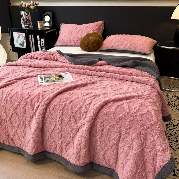 91家纺网 家纺一手货源 找家纺 云恋家纺 2025新款卡通加厚雪花绒双层毛毯 塔芙绒毛毯-豆沙