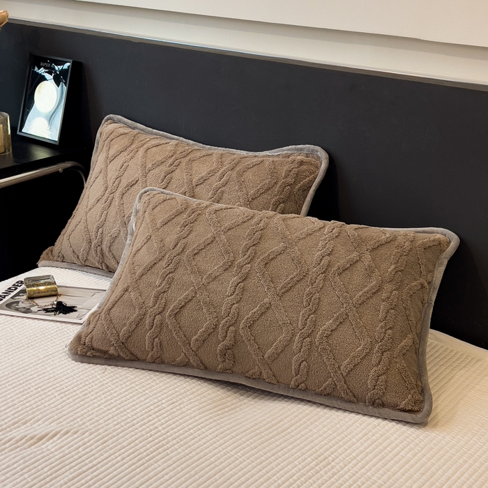 91家纺网 家纺一手货源 找家纺 云恋家纺 2025新款卡通加厚雪花绒双层毛毯 塔芙绒毛毯-浅驼