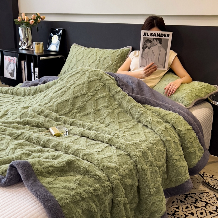 91家纺网 家纺一手货源 找家纺 （总）云恋家纺 2025新款2025塔芙绒毛毯加厚舒棉绒绒盖毯牛奶绒办公室午睡珊瑚绒披肩沙发毯被子