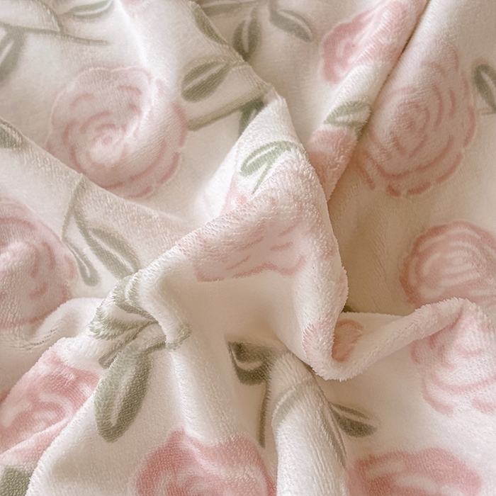 91家纺网 家纺一手货源 找家纺 Mata蔓塔家 2025新款小清新牛奶绒雕花兔毛绒包边四件套 甜心玫瑰