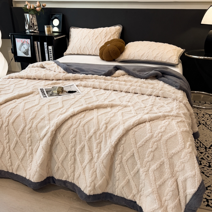 91家纺网 家纺一手货源 找家纺 云恋家纺 2025新款卡通加厚雪花绒双层毛毯 塔芙绒毛毯-极简米