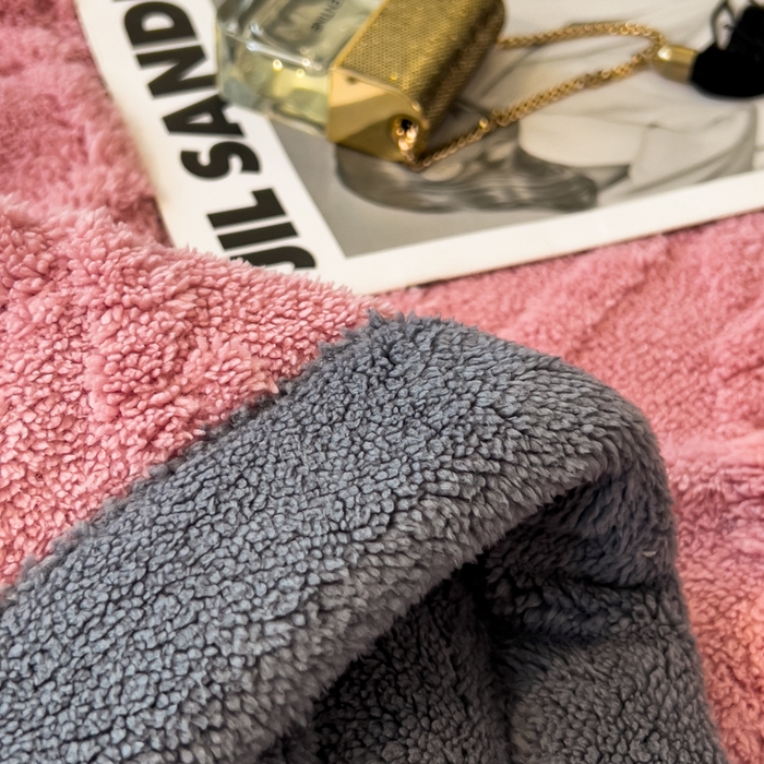 91家纺网 家纺一手货源 找家纺 云恋家纺 2025新款卡通加厚雪花绒双层毛毯 塔芙绒毛毯-豆沙