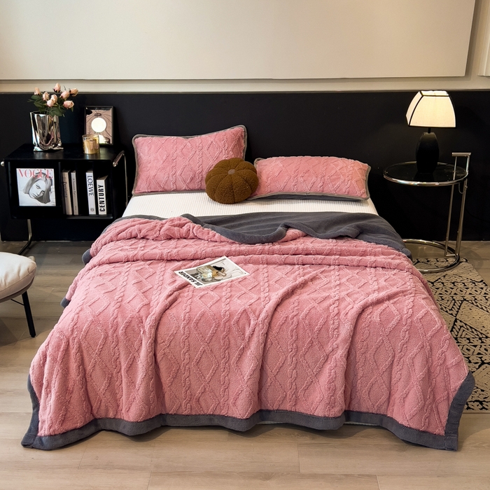 91家纺网 家纺一手货源 找家纺 云恋家纺 2025新款卡通加厚雪花绒双层毛毯 塔芙绒毛毯-豆沙