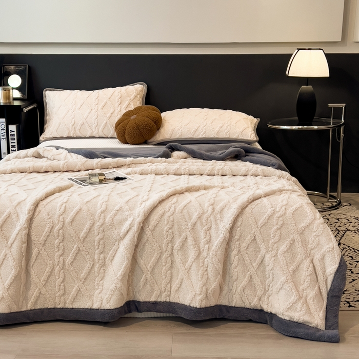 91家纺网 家纺一手货源 找家纺 云恋家纺 2025新款卡通加厚雪花绒双层毛毯 塔芙绒毛毯-极简米