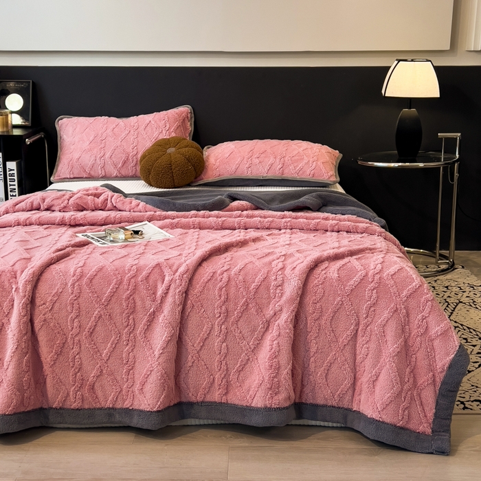 91家纺网 家纺一手货源 找家纺 云恋家纺 2025新款卡通加厚雪花绒双层毛毯 塔芙绒毛毯-豆沙