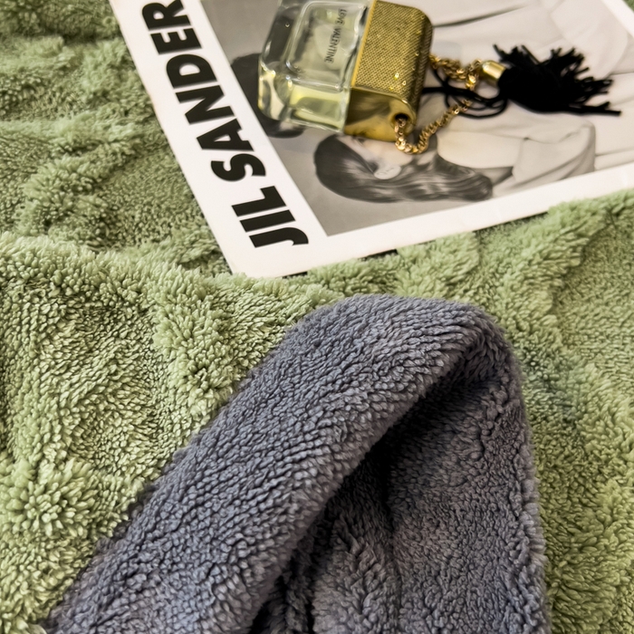 91家纺网 家纺一手货源 找家纺 （总）云恋家纺 2025新款2025塔芙绒毛毯加厚舒棉绒绒盖毯牛奶绒办公室午睡珊瑚绒披肩沙发毯被子