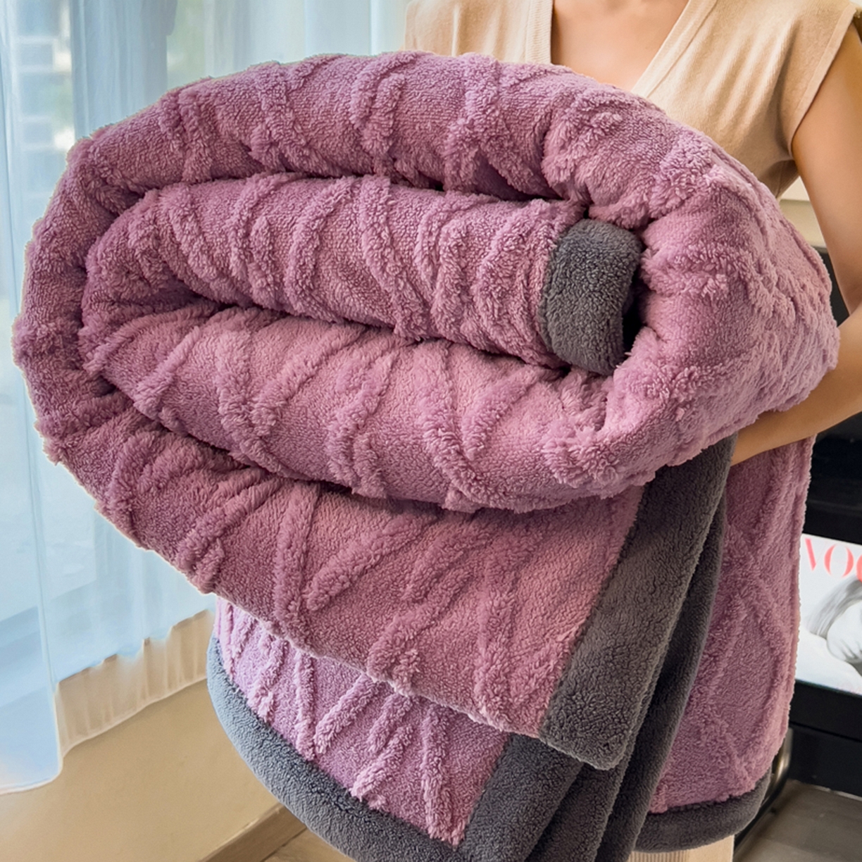 91家纺网 家纺一手货源 找家纺 （总）云恋家纺 2025新款2025塔芙绒毛毯加厚舒棉绒绒盖毯牛奶绒办公室午睡珊瑚绒披肩沙发毯被子