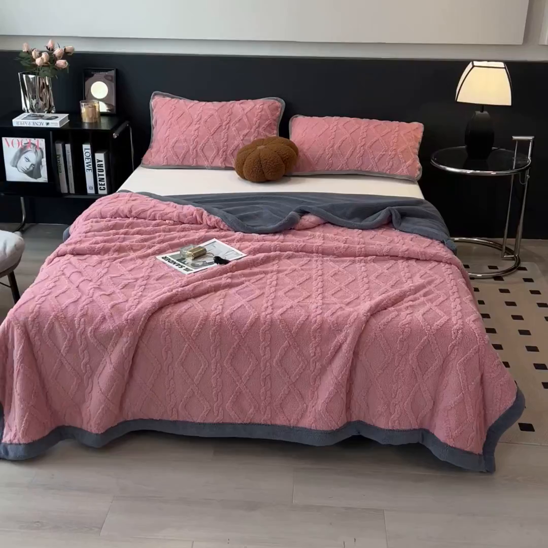 91家纺网 家纺一手货源 找家纺 云恋家纺 2025新款卡通加厚雪花绒双层毛毯 塔芙绒毛毯-豆沙