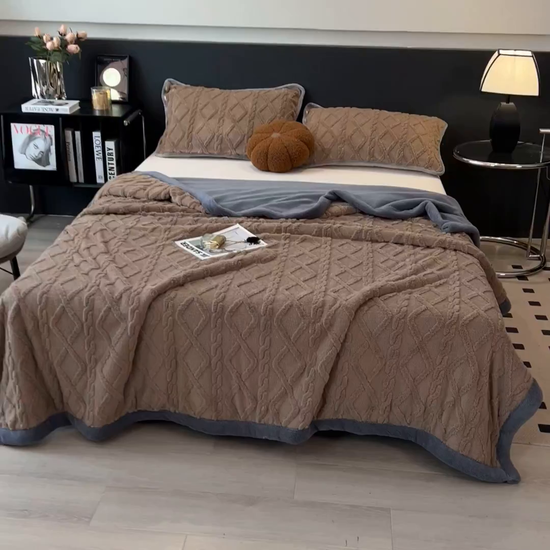 91家纺网 家纺一手货源 找家纺 云恋家纺 2025新款卡通加厚雪花绒双层毛毯 塔芙绒毛毯-浅驼