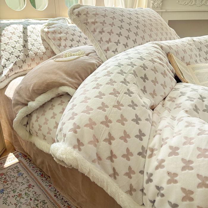 Mata蔓塔家 2025新款小清新牛奶绒雕花兔毛绒包边四件套 织梦-咖