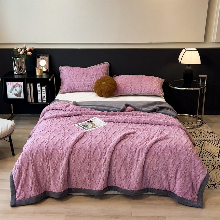 91家纺网 家纺一手货源 找家纺 云恋家纺 2025新款卡通加厚雪花绒双层毛毯 塔芙绒毛毯-雅紫