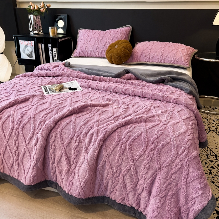 91家纺网 家纺一手货源 找家纺 云恋家纺 2025新款卡通加厚雪花绒双层毛毯 塔芙绒毛毯-雅紫