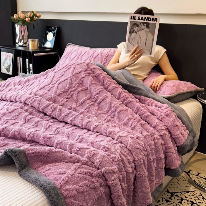 91家纺网 家纺一手货源 找家纺 云恋家纺 2025新款卡通加厚雪花绒双层毛毯 塔芙绒毛毯-雅紫