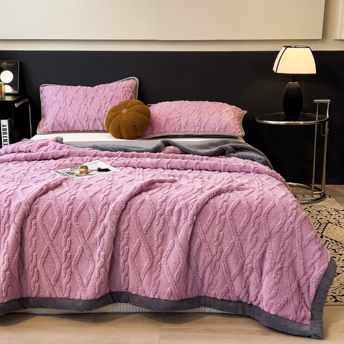 91家纺网 家纺一手货源 找家纺 云恋家纺 2025新款卡通加厚雪花绒双层毛毯 塔芙绒毛毯-雅紫