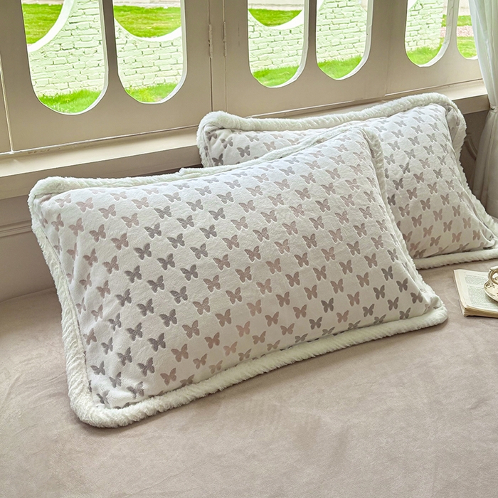 91家纺网 家纺一手货源 找家纺 Mata蔓塔家 2025新款小清新牛奶绒雕花兔毛绒包边四件套 织梦-咖