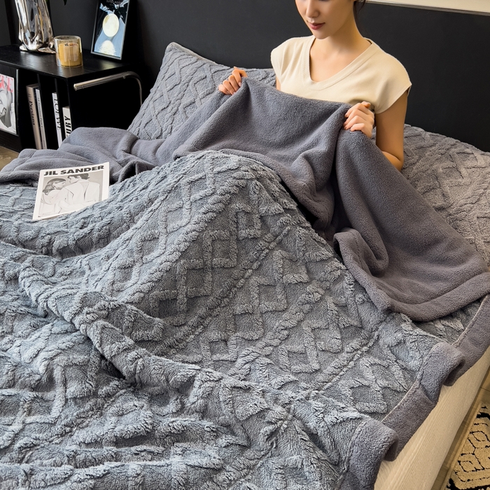 91家纺网 家纺一手货源 找家纺 云恋家纺 2025新款卡通加厚雪花绒双层毛毯 塔芙绒毛毯-烟灰
