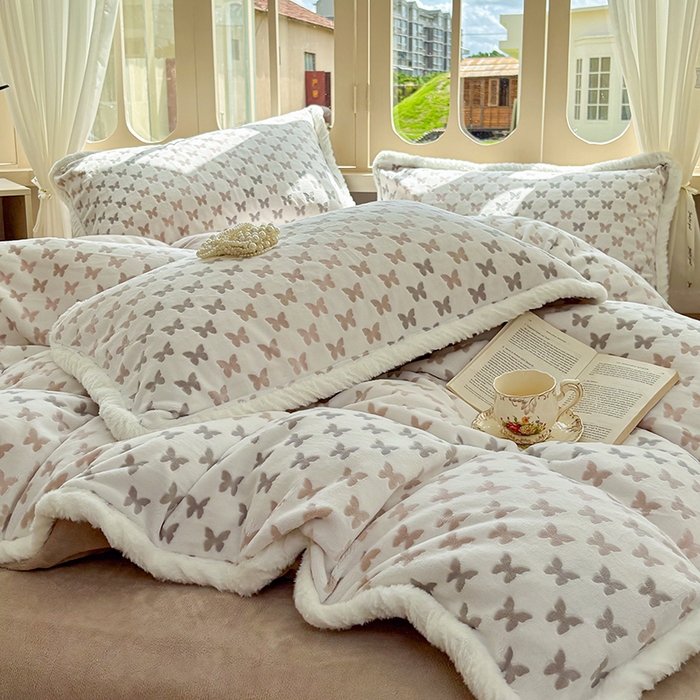 91家纺网 家纺一手货源 找家纺 Mata蔓塔家 2025新款小清新牛奶绒雕花兔毛绒包边四件套 织梦-咖