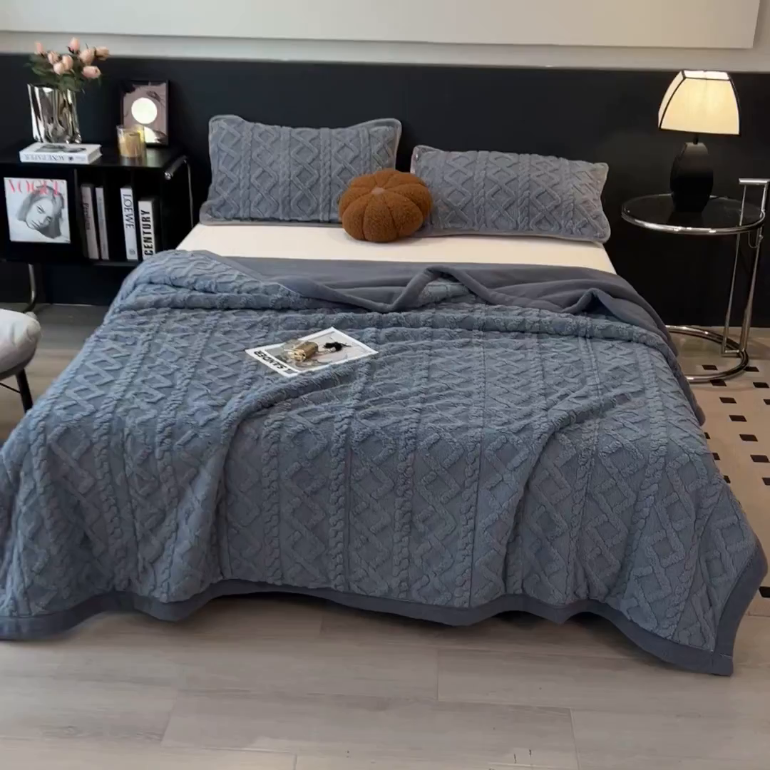 91家纺网 家纺一手货源 找家纺 云恋家纺 2025新款卡通加厚雪花绒双层毛毯 塔芙绒毛毯-烟灰