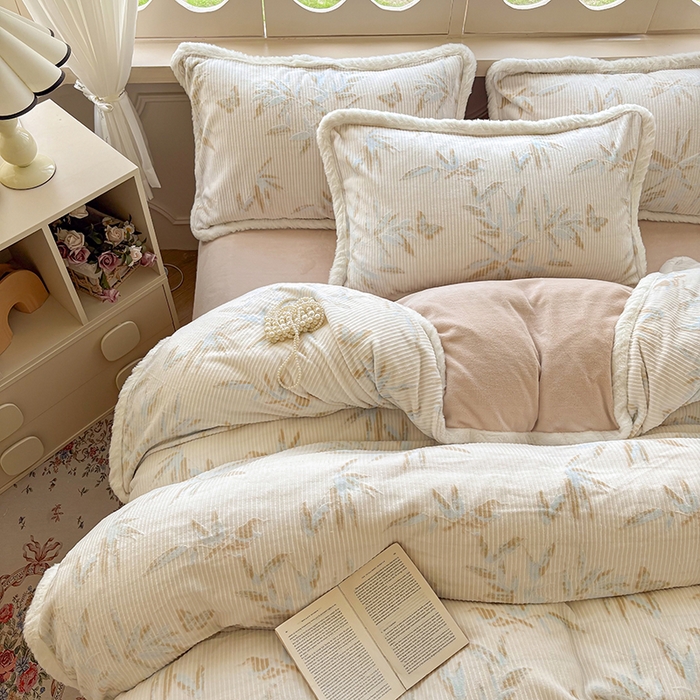 91家纺网 家纺一手货源 找家纺 Mata蔓塔家 2025新款小清新牛奶绒雕花兔毛绒包边四件套 竹蝶伴眠