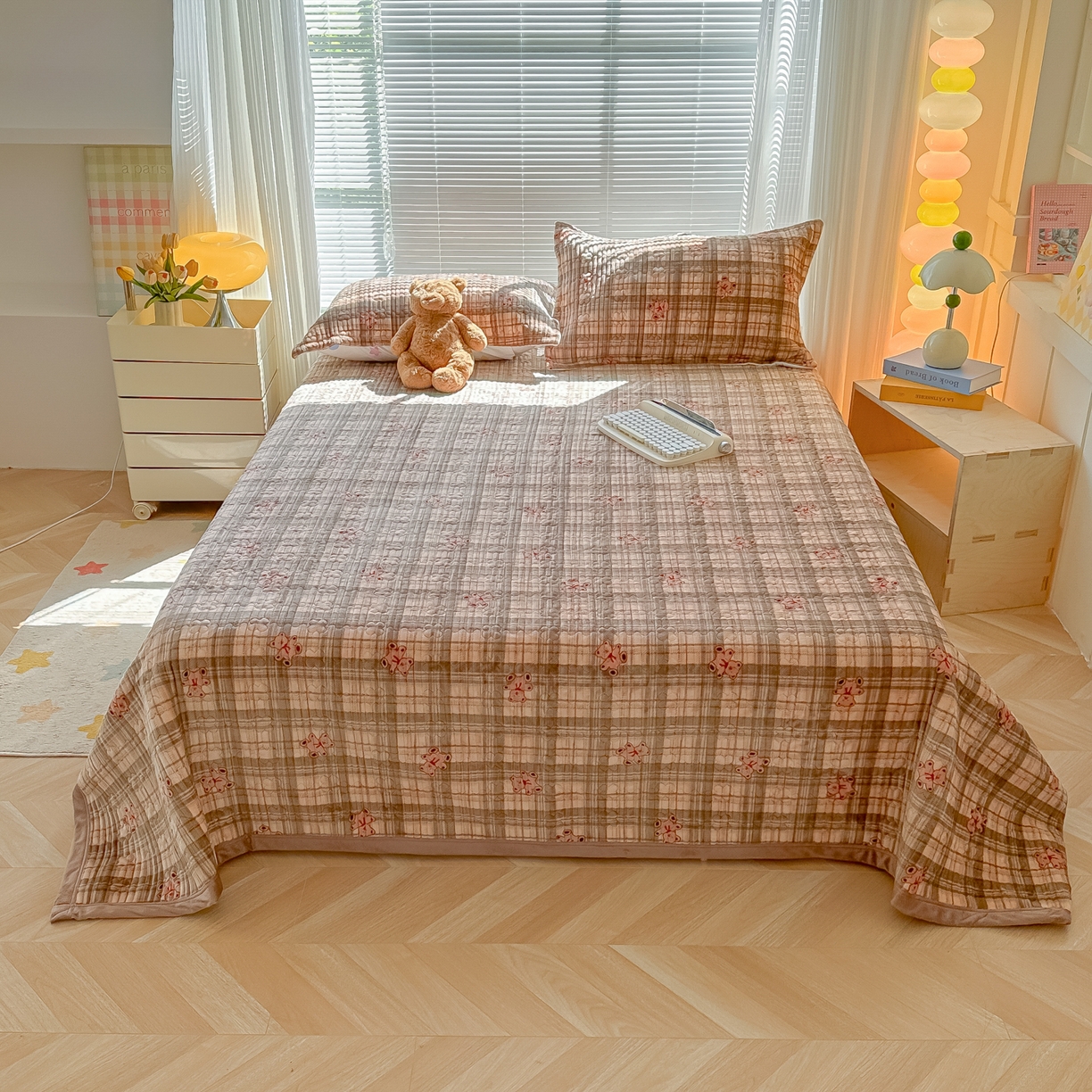 91家纺网 家纺一手货源 找家纺 青竹苑 2025新款牛奶绒豆豆绒夹棉床盖款四件套 饼干小熊