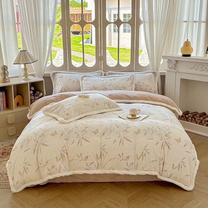 91家纺网 家纺一手货源 找家纺 Mata蔓塔家 2025新款小清新牛奶绒雕花兔毛绒包边四件套 竹蝶伴眠