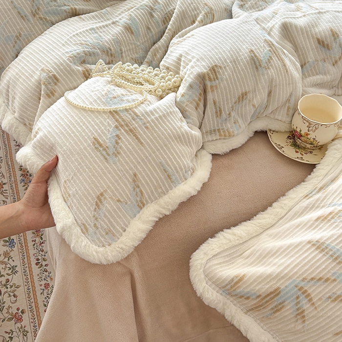 91家纺网 家纺一手货源 找家纺 Mata蔓塔家 2025新款小清新牛奶绒雕花兔毛绒包边四件套 竹蝶伴眠