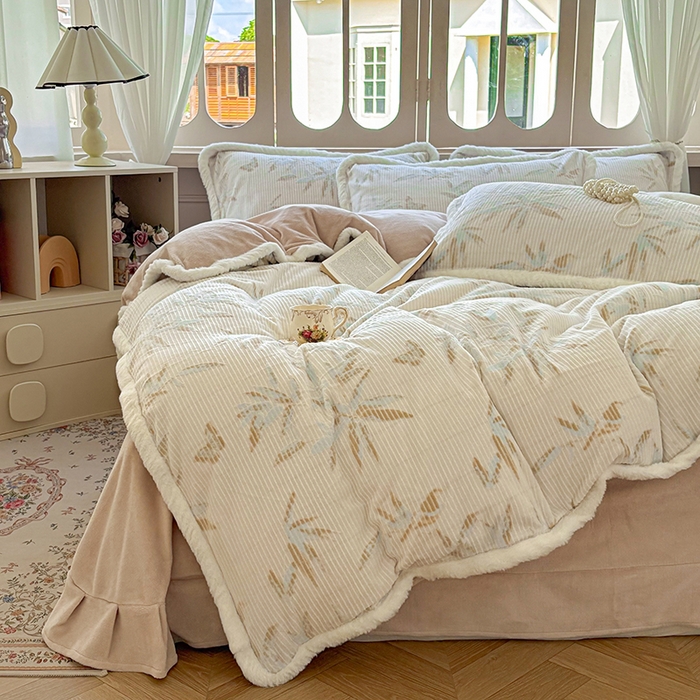 91家纺网 家纺一手货源 找家纺 Mata蔓塔家 2025新款小清新牛奶绒雕花兔毛绒包边四件套 竹蝶伴眠