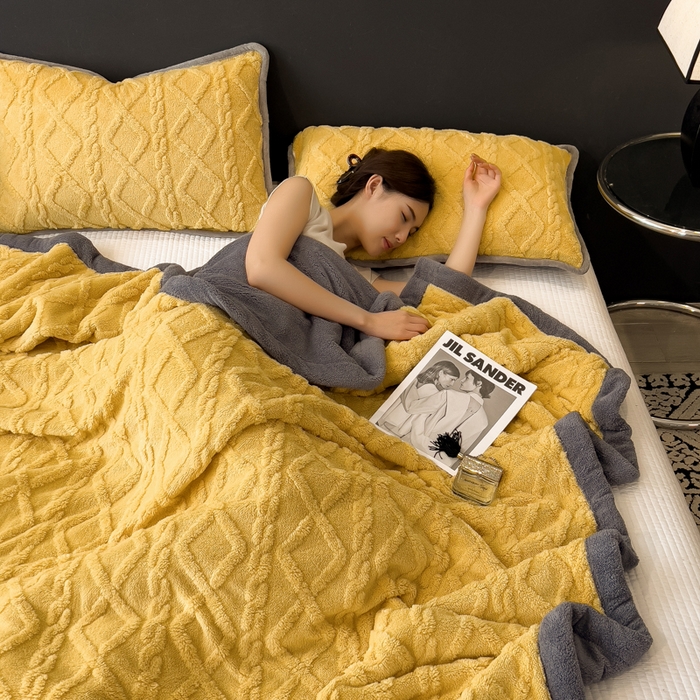 91家纺网 家纺一手货源 找家纺 云恋家纺 2025新款卡通加厚雪花绒双层毛毯 塔芙绒毛毯-柠檬黄