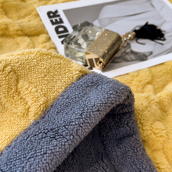 91家纺网 家纺一手货源 找家纺 云恋家纺 2025新款卡通加厚雪花绒双层毛毯 塔芙绒毛毯-柠檬黄