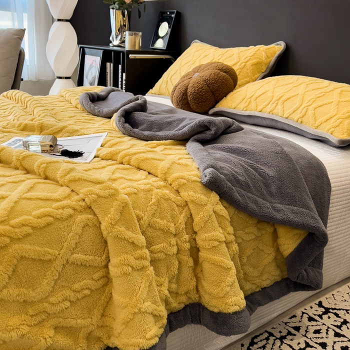 91家纺网 家纺一手货源 找家纺 云恋家纺 2025新款卡通加厚雪花绒双层毛毯 塔芙绒毛毯-柠檬黄
