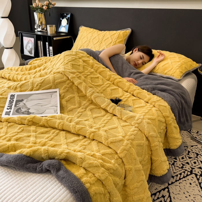 91家纺网 家纺一手货源 找家纺 云恋家纺 2025新款卡通加厚雪花绒双层毛毯 塔芙绒毛毯-柠檬黄