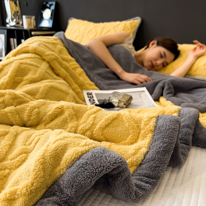 91家纺网 家纺一手货源 找家纺 云恋家纺 2025新款卡通加厚雪花绒双层毛毯 塔芙绒毛毯-柠檬黄