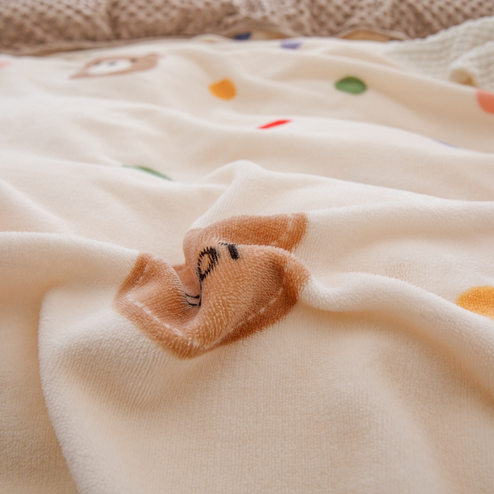 91家纺网 家纺一手货源 找家纺 青竹苑 2025新款牛奶绒豆豆绒夹棉床盖款四件套 波点小熊