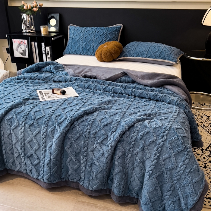 91家纺网 家纺一手货源 找家纺 云恋家纺 2025新款卡通加厚雪花绒双层毛毯 塔芙绒毛毯-柔蓝